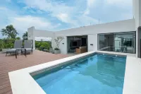 Corporate Stays Insignia City - B52 - Homestays