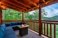 Laughing Fox Lodge 8 Bedroom Cabin - Chalets