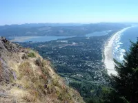 Manzanita Beach House, 3-Bedrooms, One Block to Beach, Dog Friendly, Sleeps 6+ - Wifi