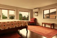 Unique and Spacious Artist's House 5 blocks from Main Street - 4-Sterne