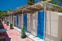 Santorini Camping & Hostel - Hostels