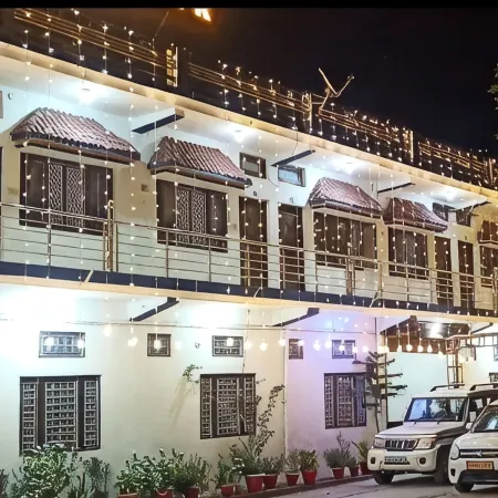 Hotel Omkaar & Restaurant Chinyalisaur