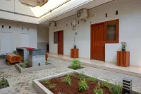 RedDoorz Near Alun Alun Kudus 2 Hotels in Kudus Regency