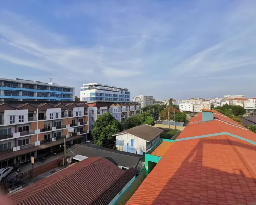 The Sea Bangsaen Hotel 원나파 비치 주변 호텔