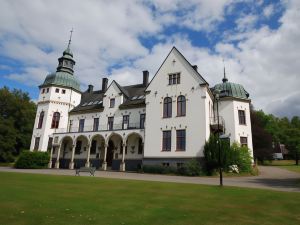 Hellidens Slott Och Vandrarhem