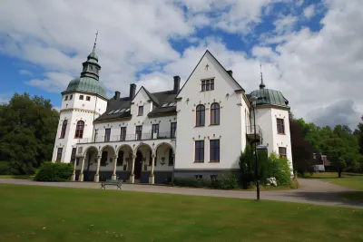 Hellidens Slott Och Vandrarhem