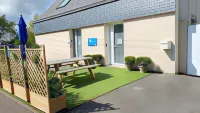 Résidence des 3 îles, en Plein Centre-Ville, à 5 Min des Plages, 3 Appartements Neufs Hotels in Étables-sur-Mer
