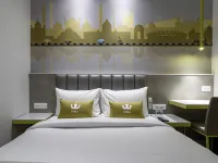Le Roi Express Paharganj Hotels near Red Fort