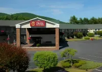 Clarion Inn & Suites at the Outlets of Lake George Hotels in Lake Luzerne