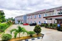 Sahid Azizah Syariah Hotel and Convention Kendari Hotel a Kambu