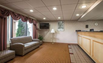 Econo Lodge Inn and Suites - Pilot Mountain