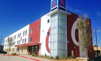 Motel 6 Laredo, TX - North I-35