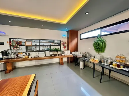 M&M HOTEL Отели рядом с достопримечательностью «Wat That»