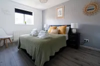 Get Away Holiday Home With Hot Tub Sleeps 6 Hotels in Telscombe Cliffs