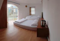 Tani Jiwo Hostel Hotels in Batur