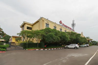RedDoorz Plus Near Dunia Fantasi Ancol Hotels in North Jakarta