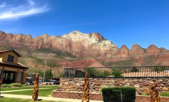 Bumbleberry Inn