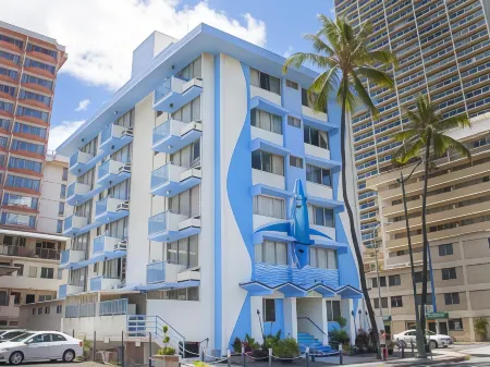 Holiday Surf Hotel (with Full Kitchen)