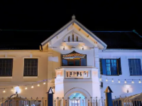 MONSANE VILLA Hotels near Sisavangvong Road