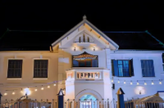 MONSANE VILLA Hoteles cerca de Wat Mai