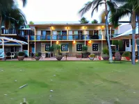 Squid's Ink Motel