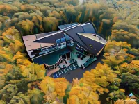 Rediu Hotel & Restaurant Отели рядом с достопримечательностью «Parcul Mihai Eminescu»