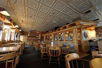 Frontier Suites Hotel in Juneau - Parkplatz
