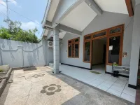 Dehome Pakuwon Mall 2 (Syariah) Loop 주변 호텔