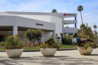Ventura Beach Marriott Hotels near Fiddle & Fern