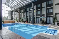 La Saguenéenne - Hôtel et Centre de Congrès - Pools