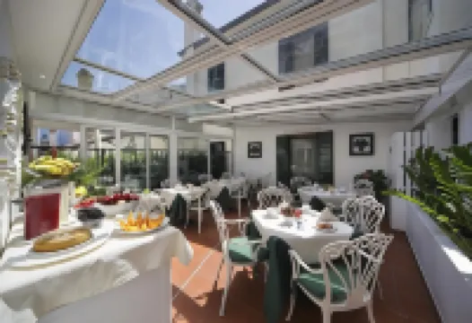 هوتل أل فيفيت