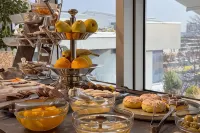 Queen's Hotel - Zebra Centre - breakfast