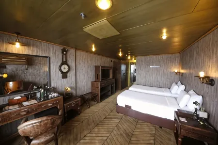 Vintage Luxury Yacht Hotel