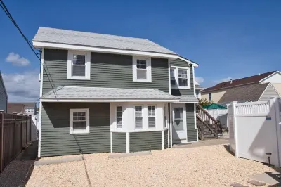 Lavallette Home Steps from Beach! Sleeps 11, 4 Br 2 BA, Beach Tags Included Hotels near SCHI