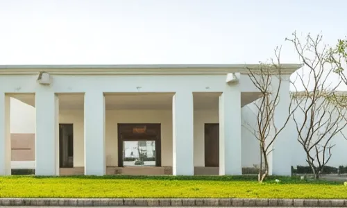 Marasa Sarovar Premiere, Bodhgaya