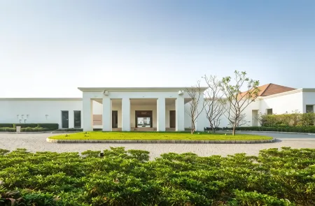Marasa Sarovar Premiere, Bodhgaya Отели рядом с достопримечательностью «Statue of Buddha in Bodhgaya»