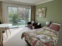 Riverbank Park Motel