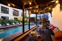 Latroupe Jardin Secret Hotels in Ixelles