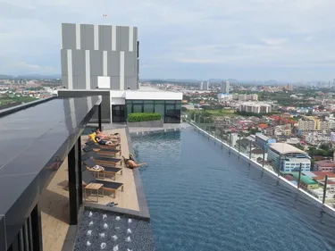 รูปภาพของCentral Pattaya Near Hilton 1 Br Poole Seaview 8