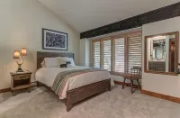 Spacious 4 BR, Close to Ski, Town, Hike, Bike.