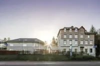 New Hotel de Lives Hotels near Arsène Café