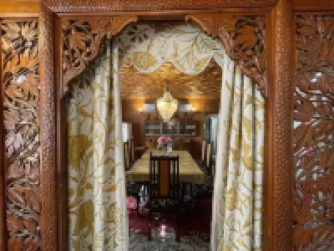 New Sea Palace Houseboats