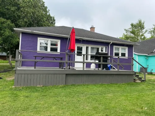 Myriad Fins Cottage and Marina Hotel di Bobcaygeon