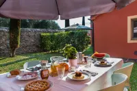 Tenuta Guinigi Antico Borgo di Matraia - Exclusive Holidays Apartments & Pool
