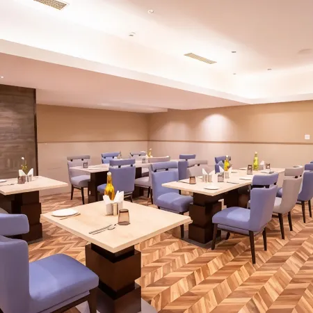 ASTER GRAND BY ZENQ SAKET Отели рядом с достопримечательностью «Рынок района Сафдарджанг»