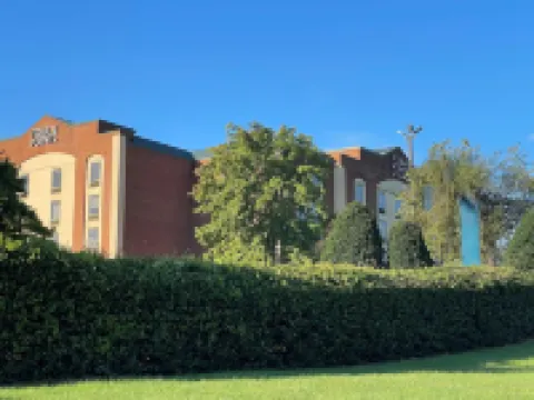 โฟร์พอยท์ส บาย เชอราตัน สนามบินกรีนสโบโร โรงแรมในกรีนสโบโร