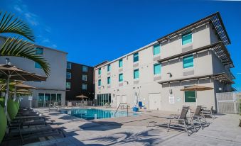 Holiday Inn Express & Suites Miami Airport East