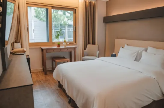 Jeonju Hotel the Vincent Отели рядом с достопримечательностью «Пхуннаммун в Чонджу»