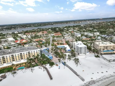 Tropical Beach Resorts - Sarasota Hotels in Siesta Key