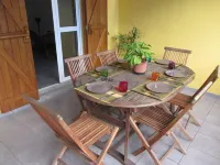 La Kaz Ferblantier.  Villa located 5 minutes' walk from the beaches of Saint-Leu.